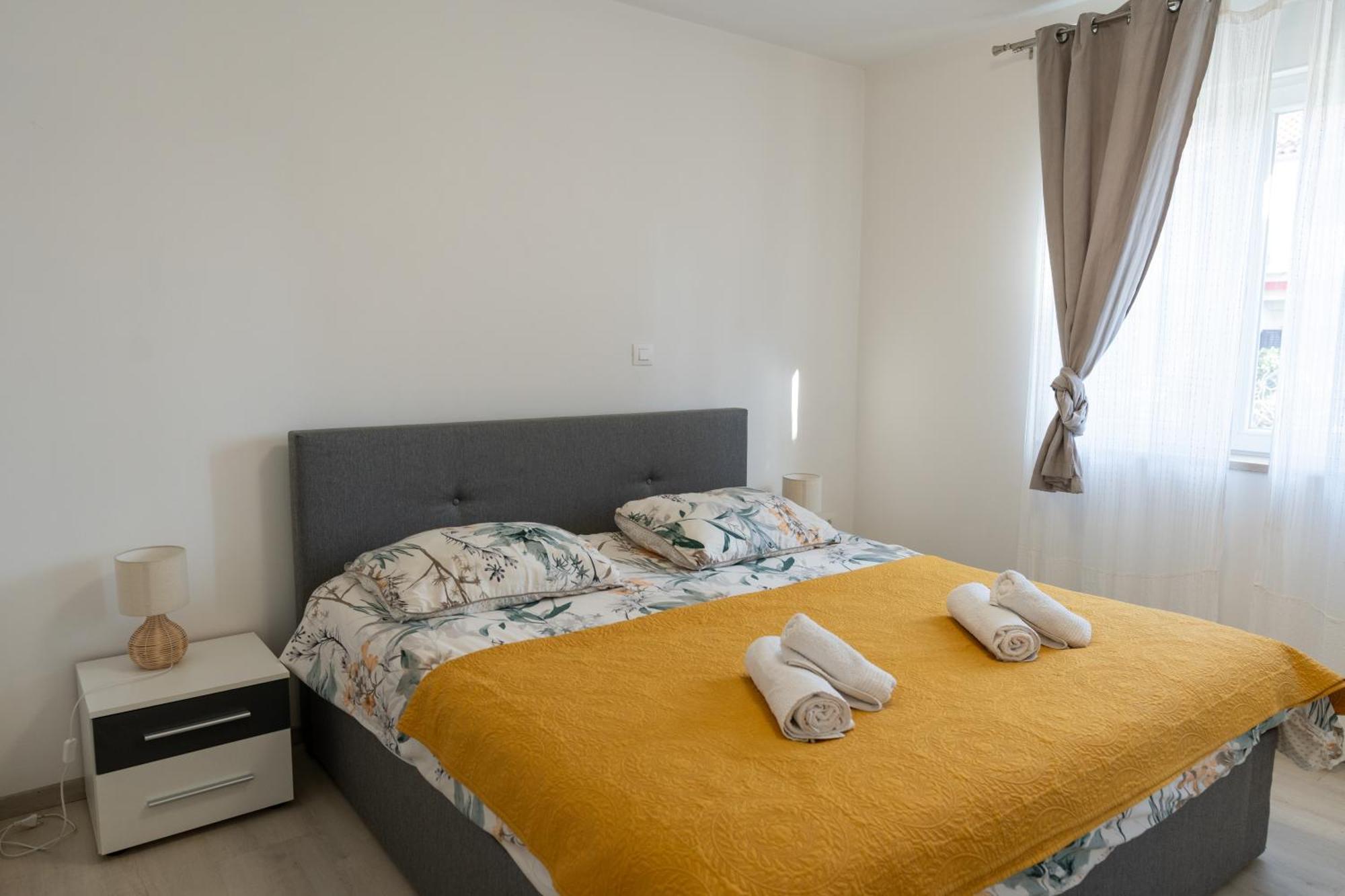 Two-Bedroom Apartment Rea In Rovinj Bagian luar foto