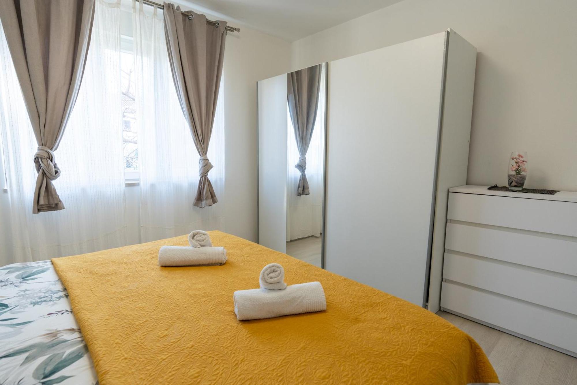 Two-Bedroom Apartment Rea In Rovinj Bagian luar foto